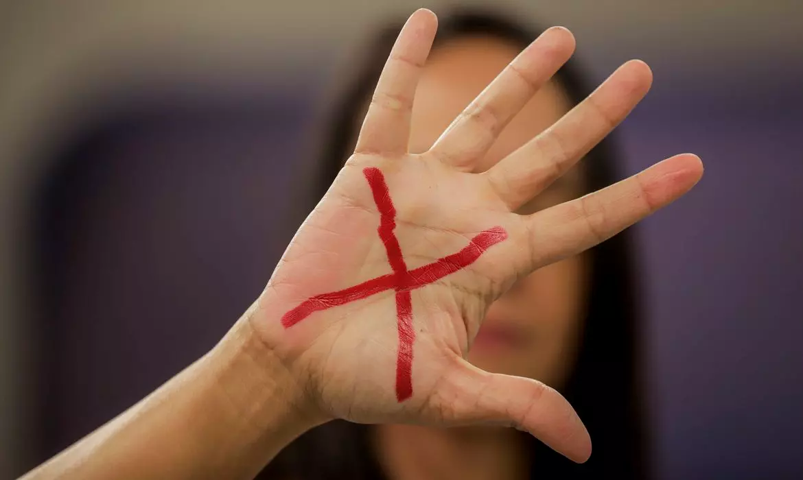 CNJ faz acordo para combater violência contra as mulheres